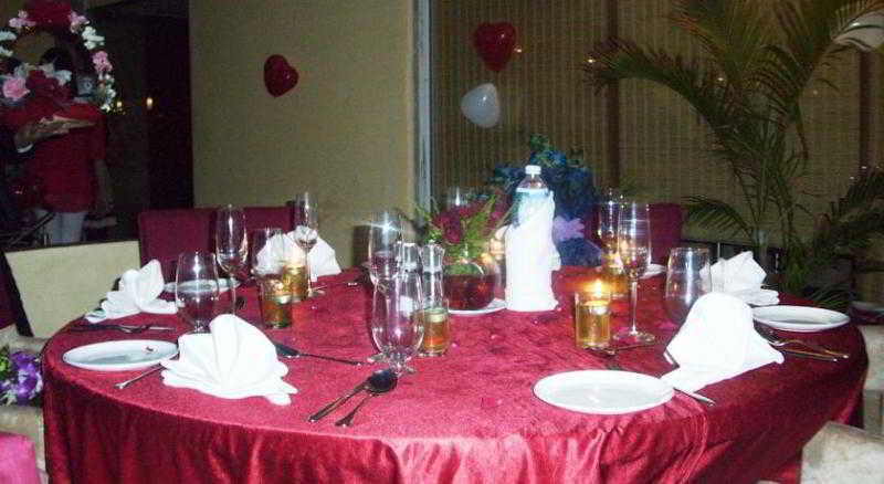Country Inn אחמדאבאד מראה חיצוני תמונה